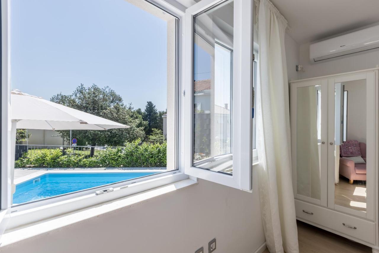 Villa Katess With Heated Pool Спліт Екстер'єр фото