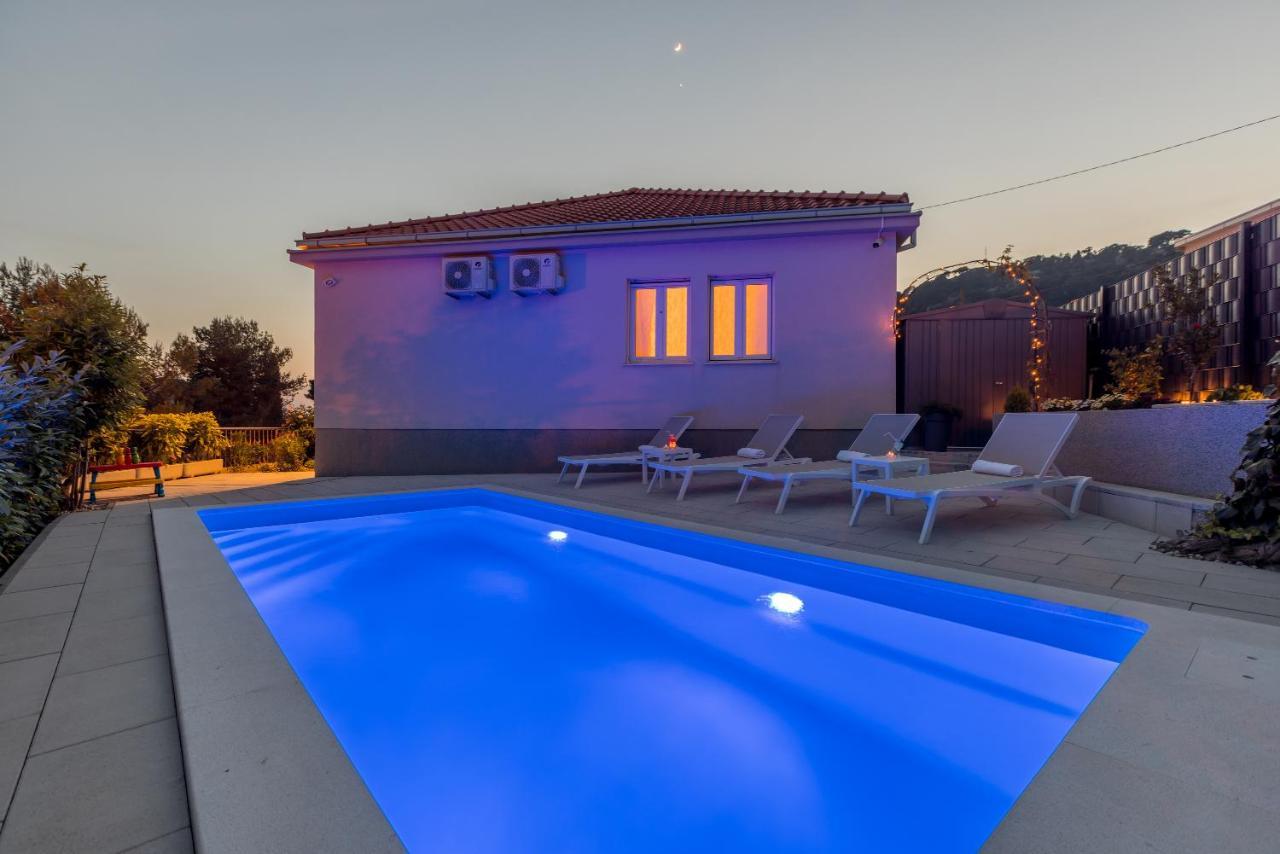 Villa Katess With Heated Pool Спліт Екстер'єр фото